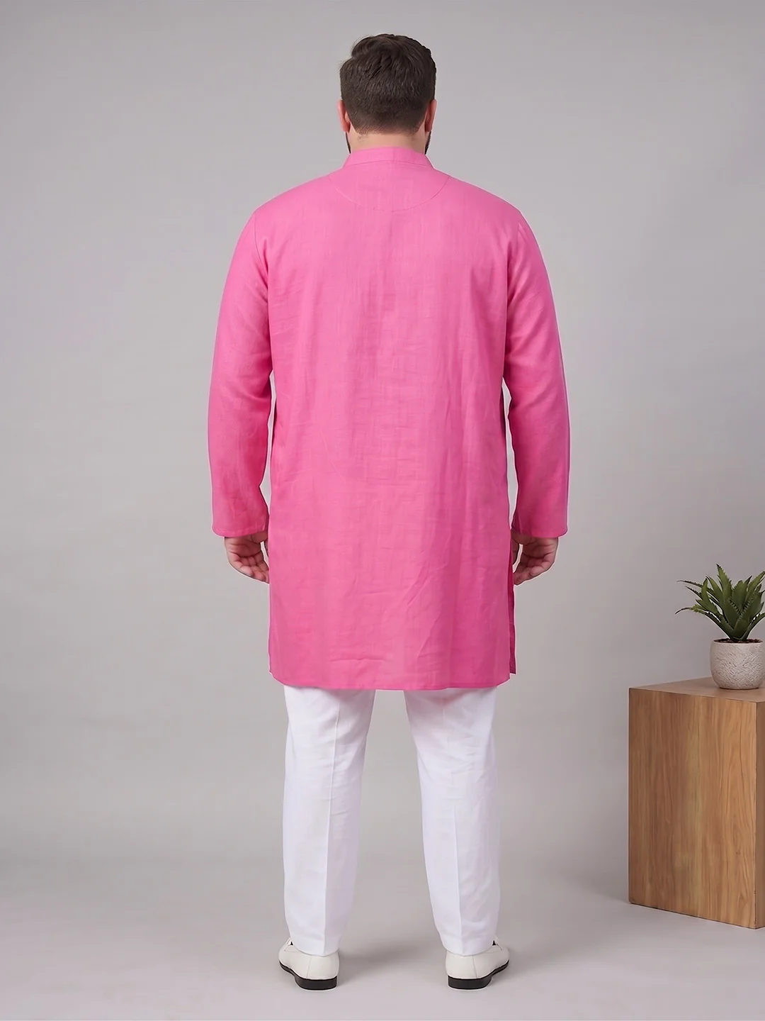 Men Plus Size Utsavon Pink Solid Kurta - Image 3